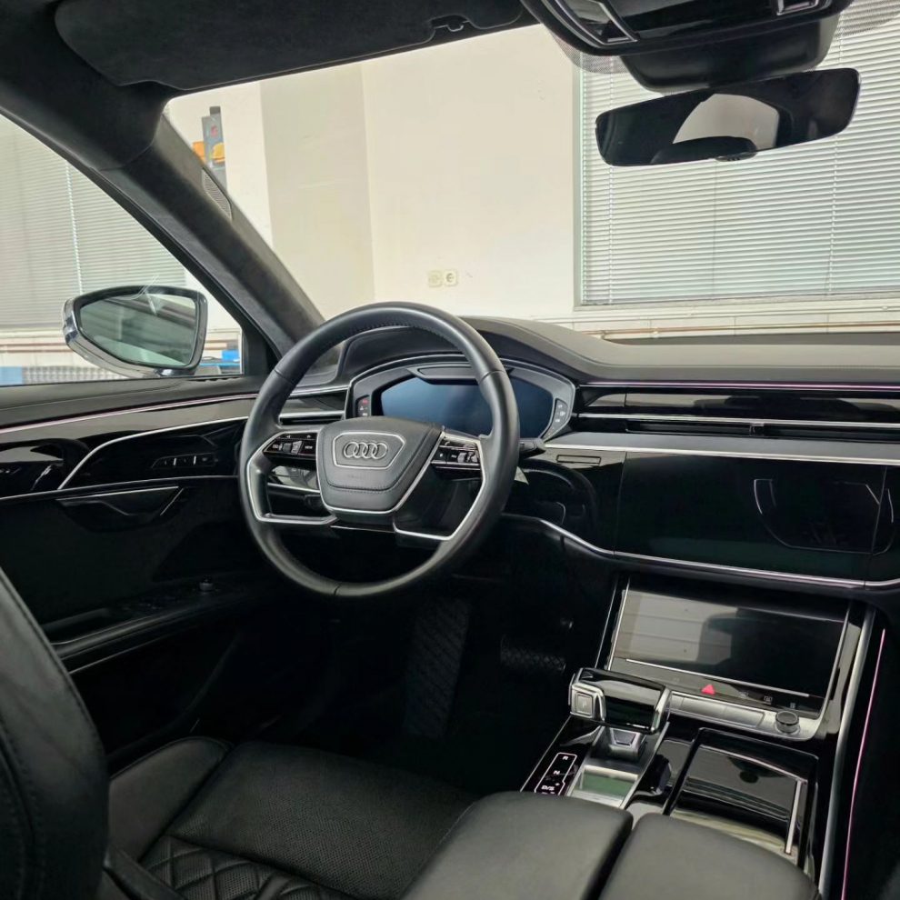 AUDI A8