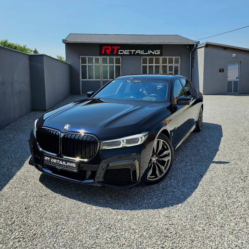 BMW M760Li