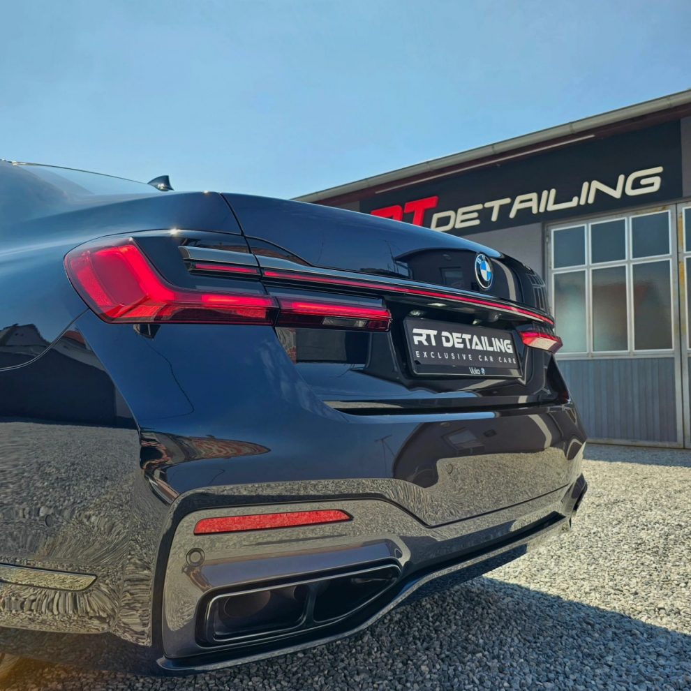 BMW M760Li