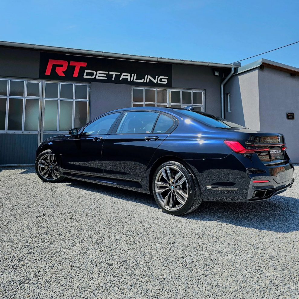 BMW M760Li