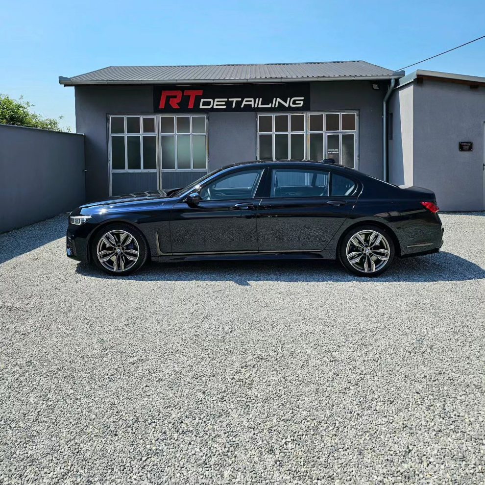 BMW M760Li